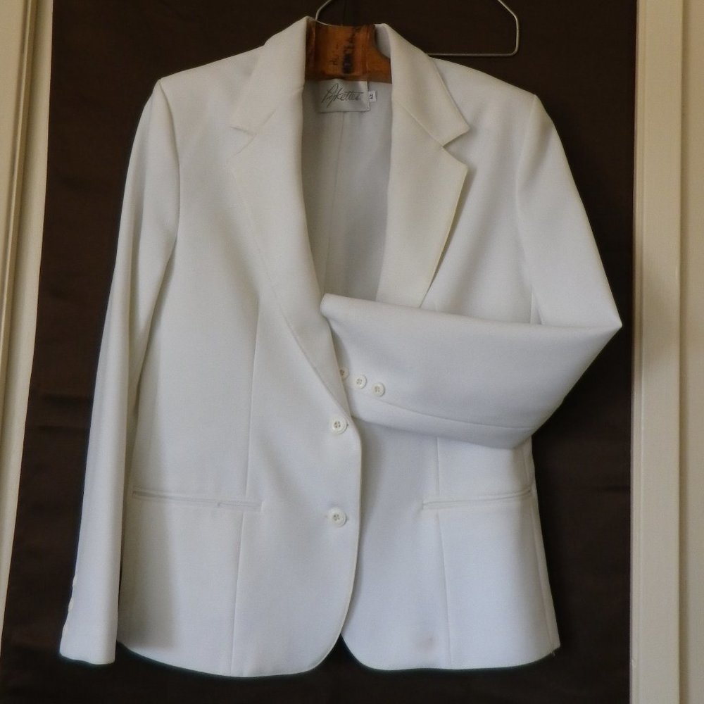 Women's off white blazer 12